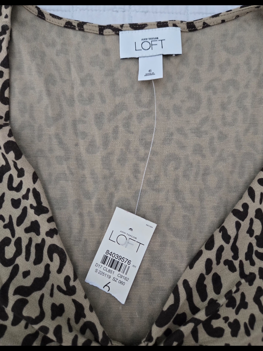 NWT LOFT Ann Taylor Leopard Print V-Neck Twist Front Dress Size 6 Casual Work - Picture 5 of 6
